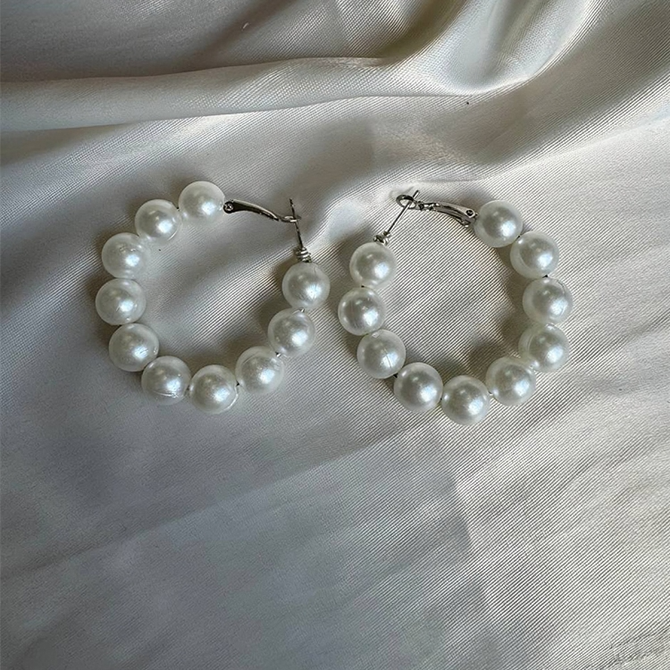 Amalia Simple Pearl Earrings
