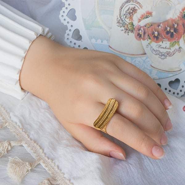 Sandra Simple Ring