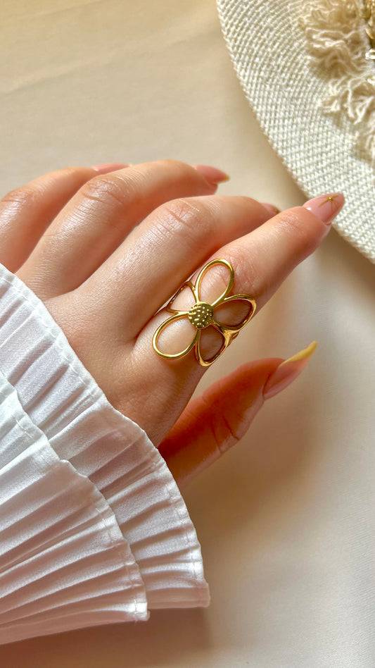 Elegant Flower Ring - Stainless Steel