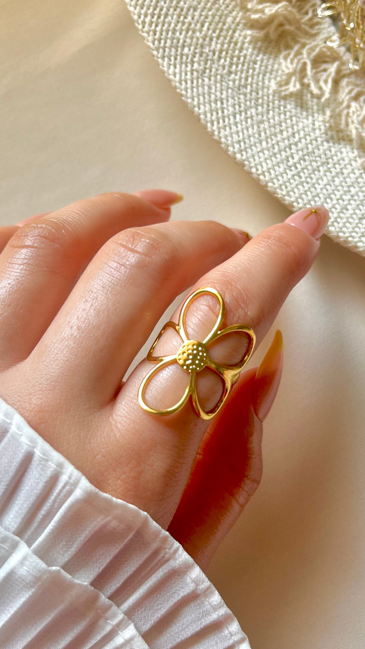 Elegant Flower Ring - Stainless Steel