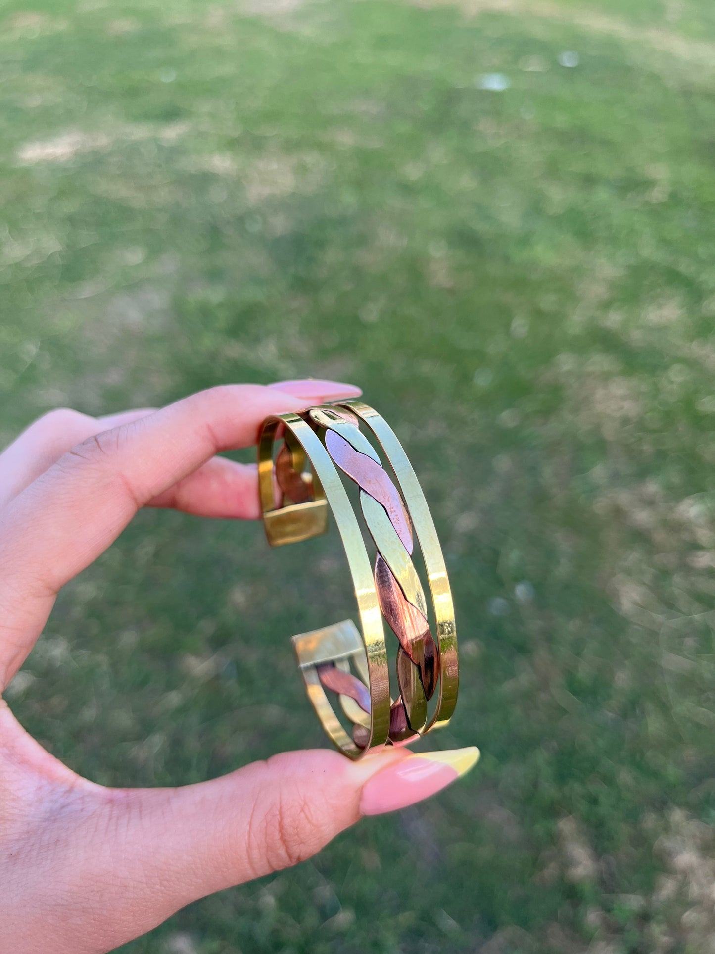 Mira Bangle – Twisted Gold