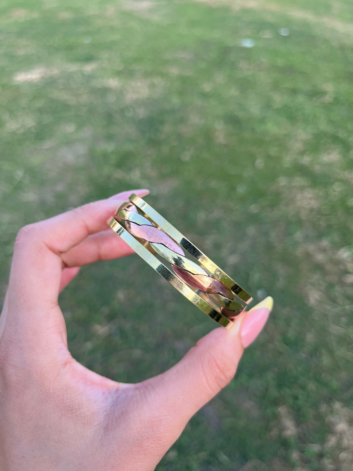 Mira Bangle – Twisted Gold