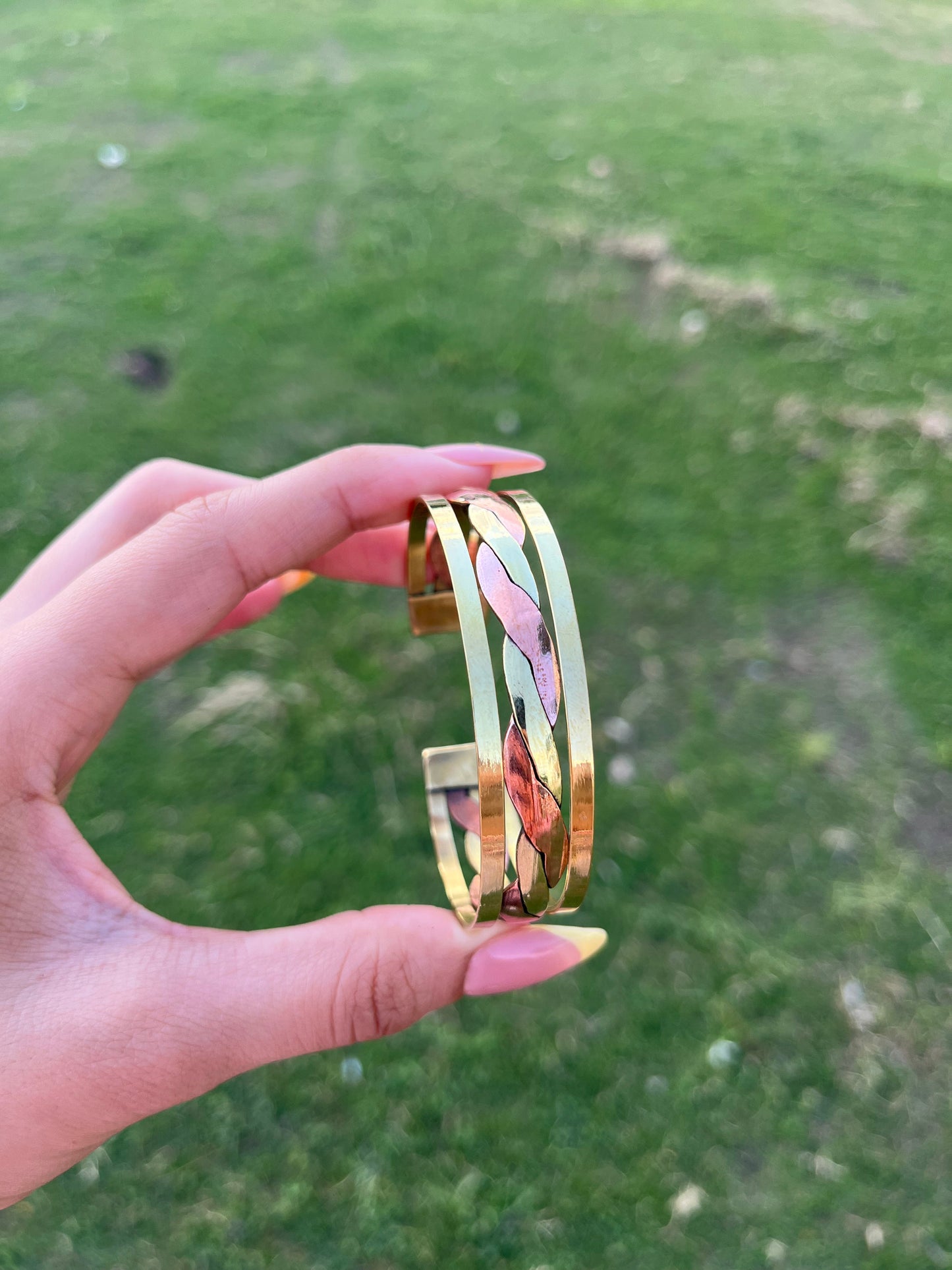 Mira Bangle – Twisted Gold