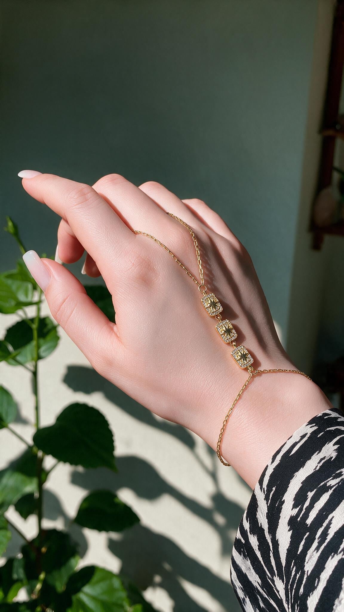 Silla Hand Chain - Gold Plated